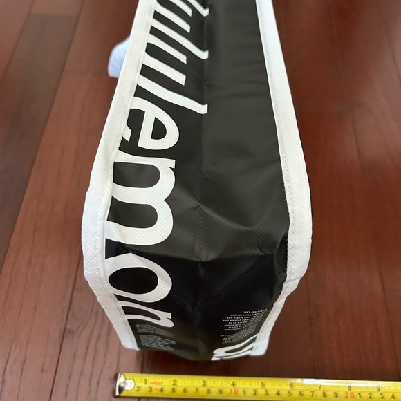 Two Lululemon Reusable Totes Red/black White
Classic Shopping Bag Snap Closure - Picture 10 of 10